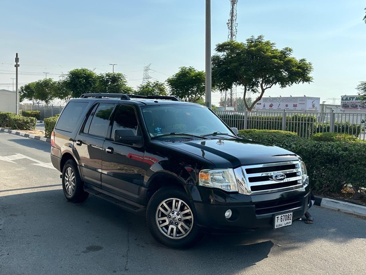 2013 Ford Expedition XLT -260,000km-GCC Specs - Image 1