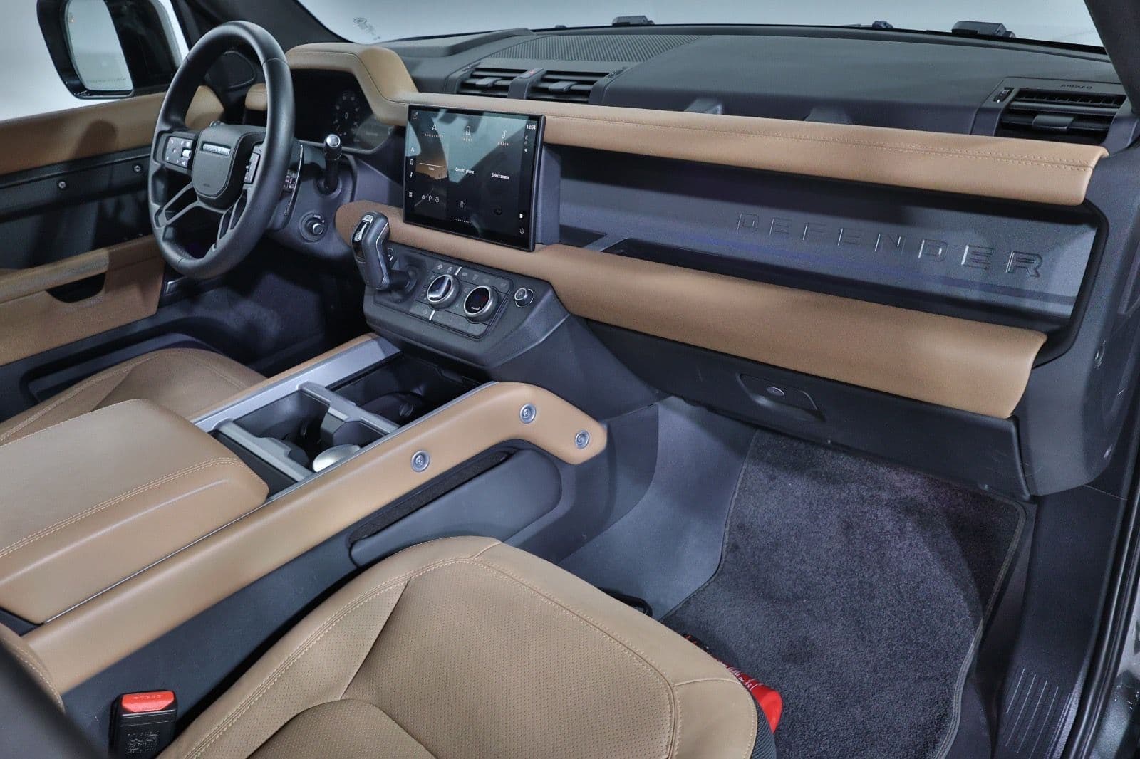 2025 Land Rover Defender 110 V8 Edition P525 GCC Specs - Thumbnail 17