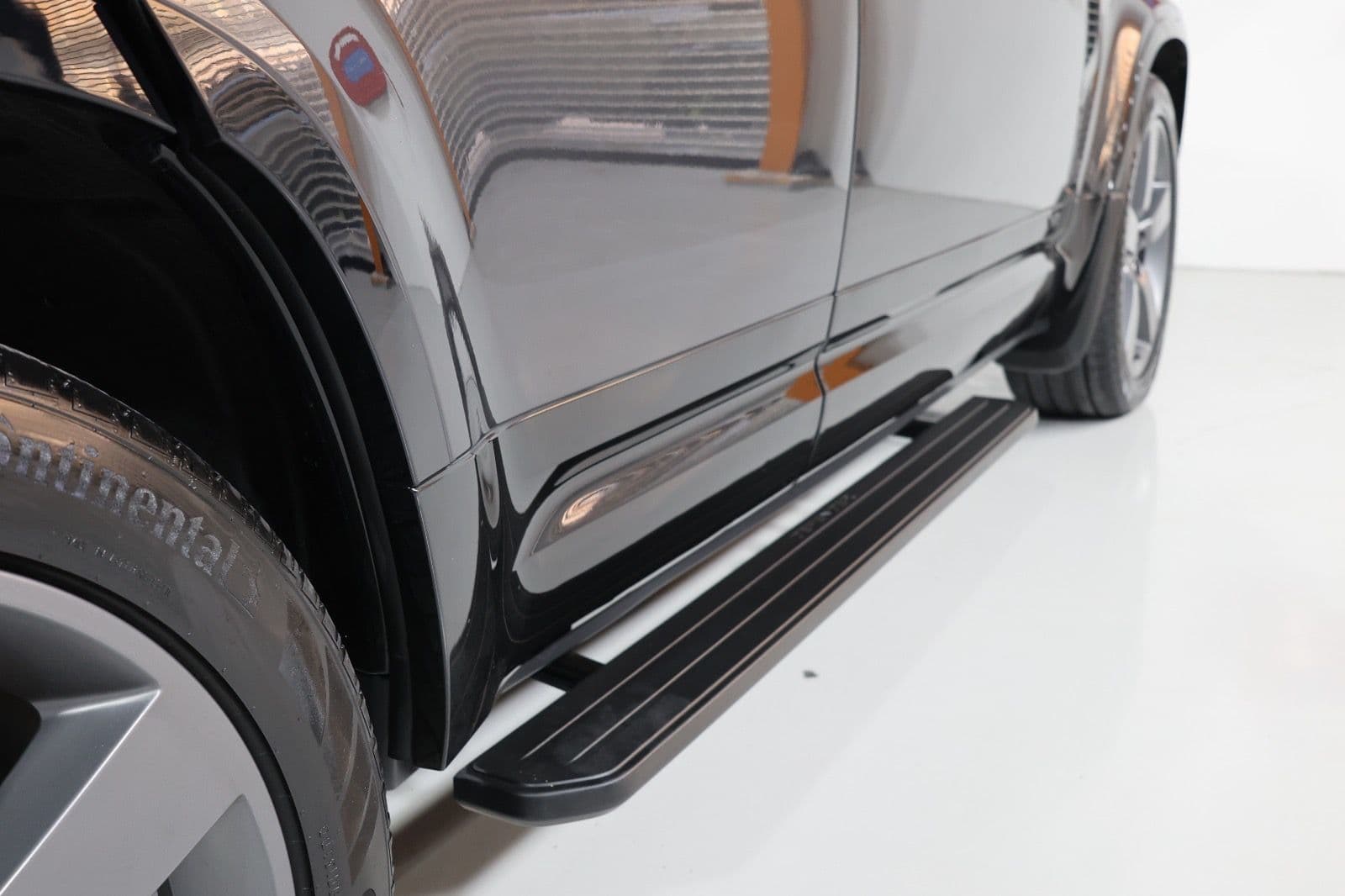 2025 Land Rover Defender 110 V8 Edition P525 GCC Specs - Thumbnail 21