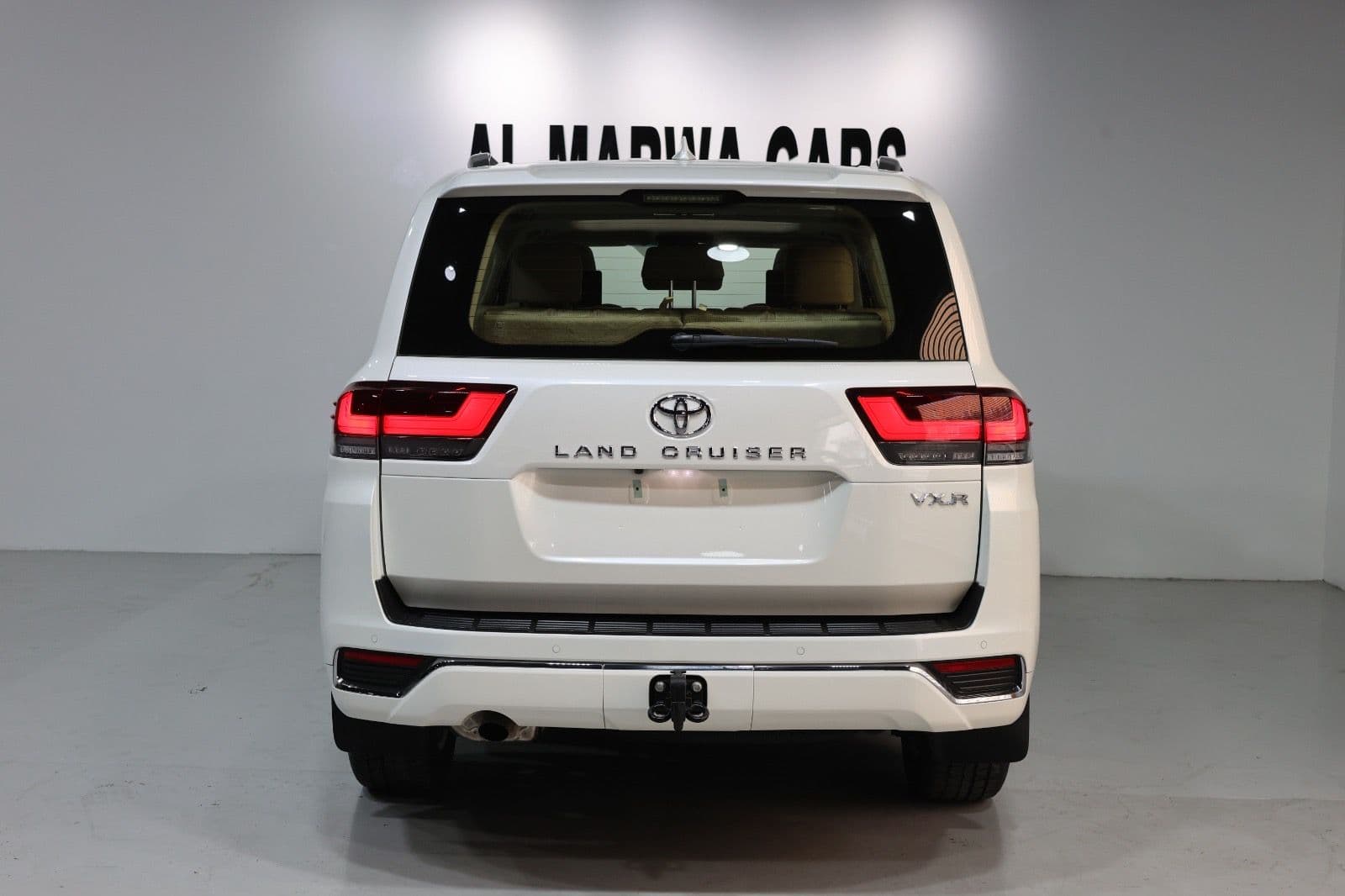 Pristine 2023 Toyota Land Cruiser VXR in impeccable condition GCC Specs - Thumbnail 6