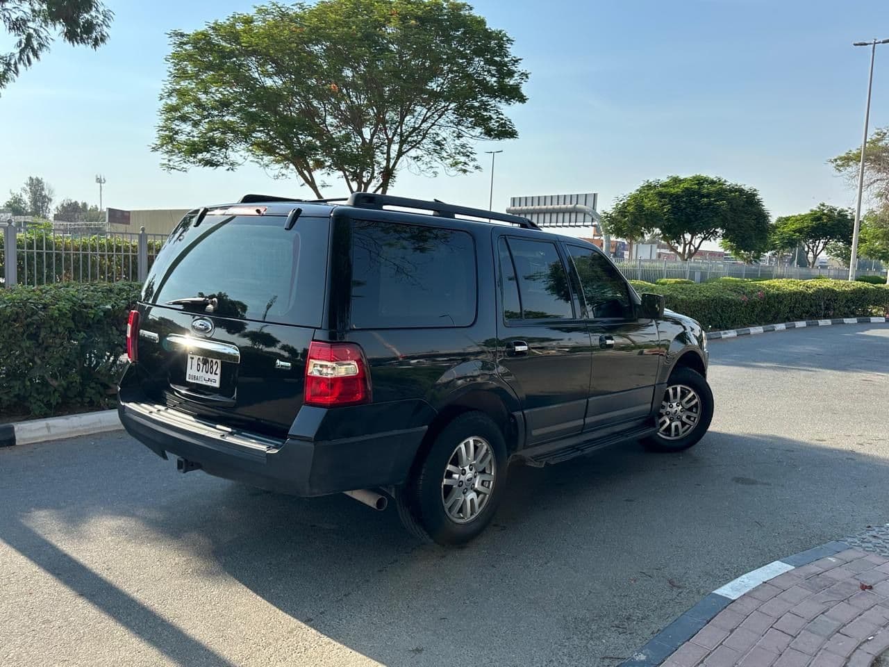 2013 Ford Expedition XLT -260,000km-GCC Specs - Thumbnail 4