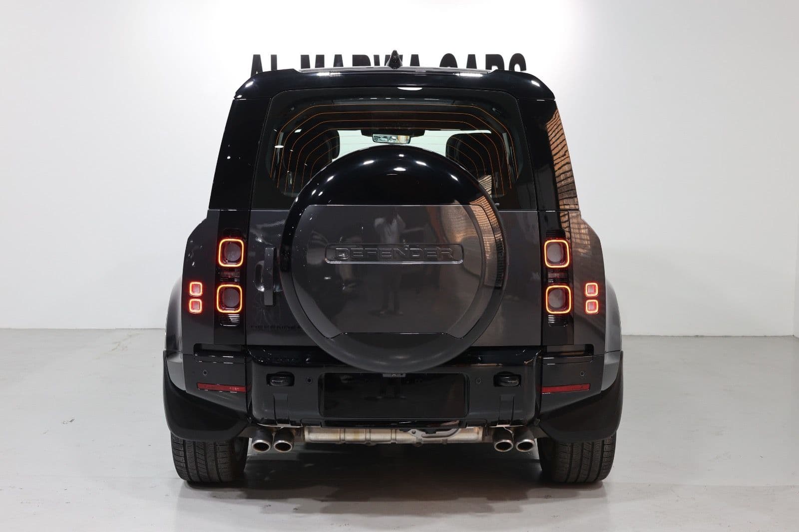 2025 Land Rover Defender 110 V8 Edition P525 GCC Specs - Thumbnail 4