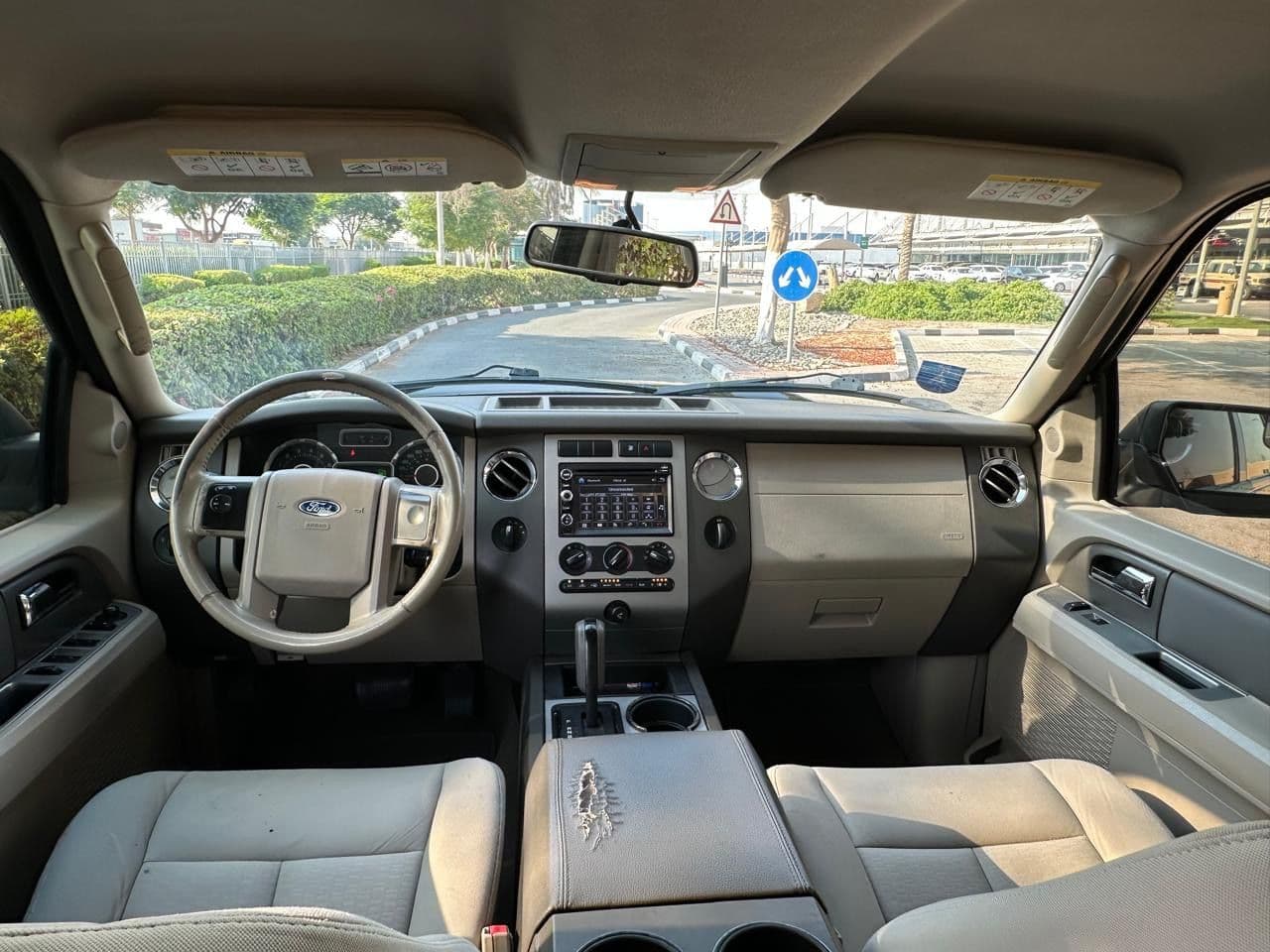 2013 Ford Expedition XLT -260,000km-GCC Specs - Thumbnail 10