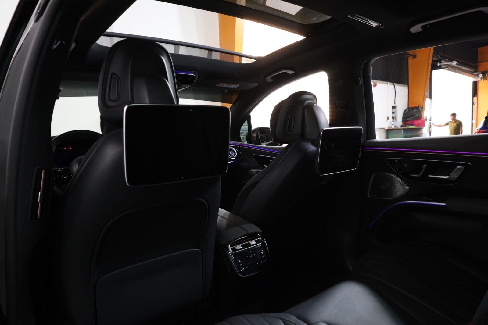 2023 Mercedes-Benz EQS 450 4MATIC. - Thumbnail 9