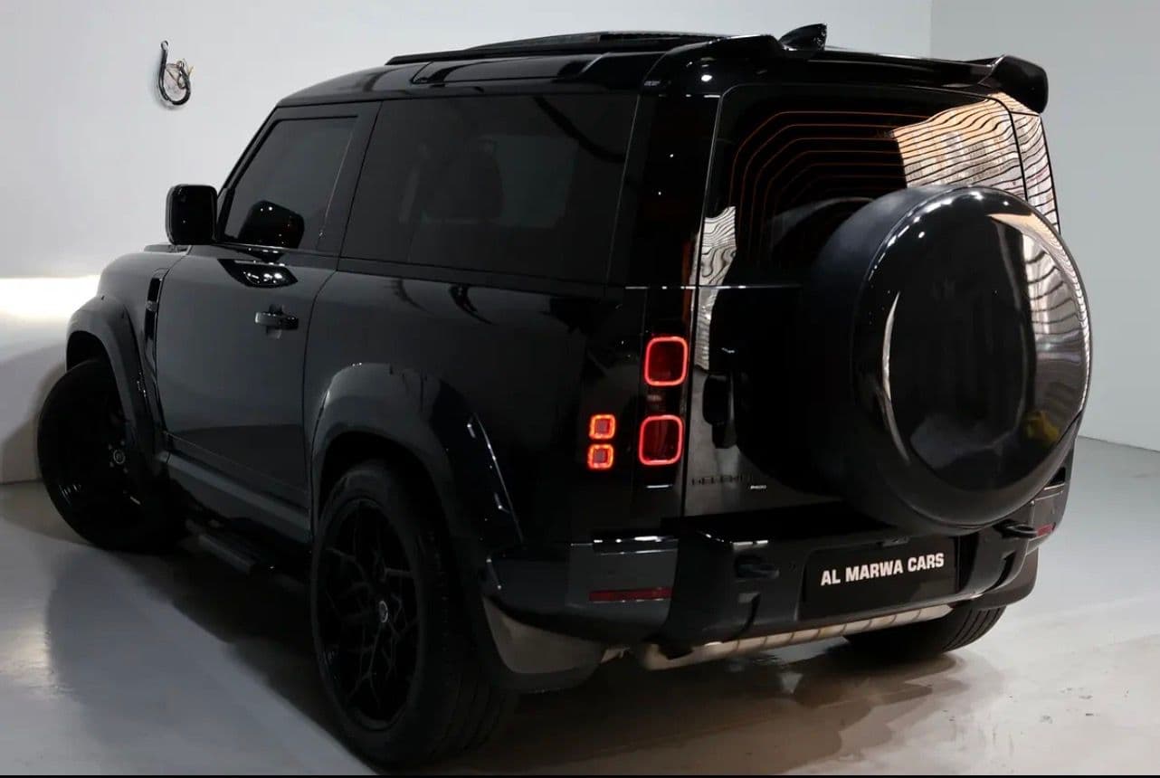 2023 Land Rover Defender 90 SE P 400  -GCC-spec vehicle  -Under warranty & service - Thumbnail 4