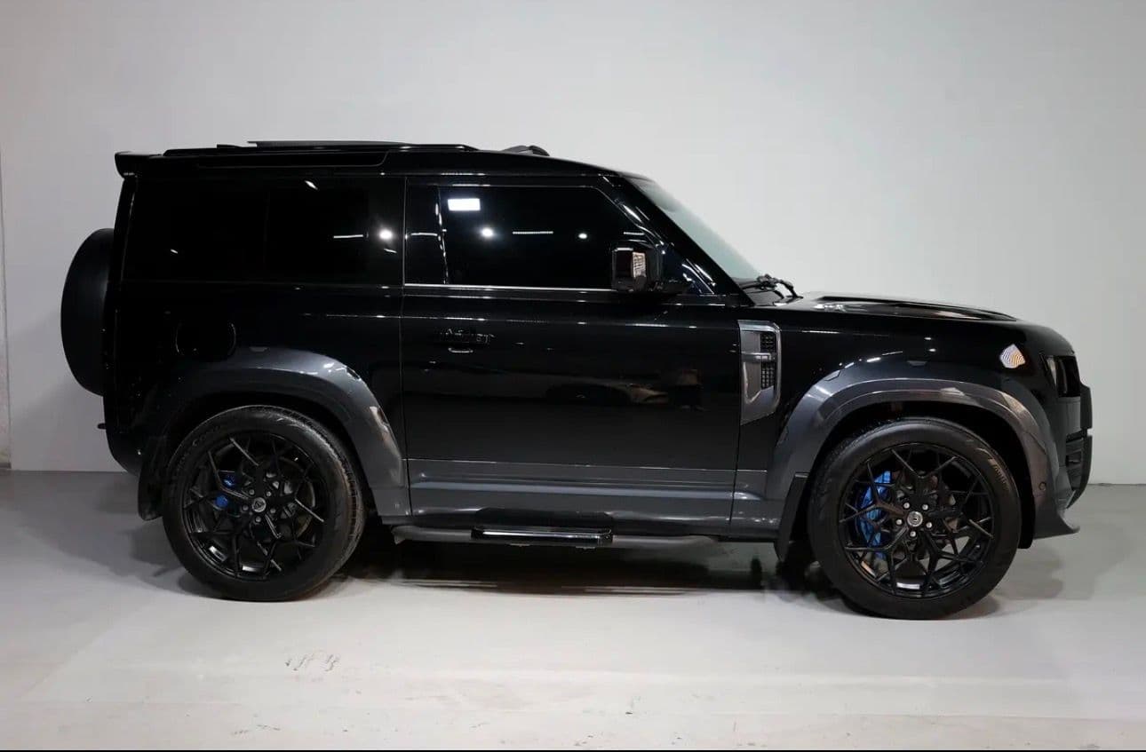 2023 Land Rover Defender 90 SE P 400  -GCC-spec vehicle  -Under warranty & service - Thumbnail 9