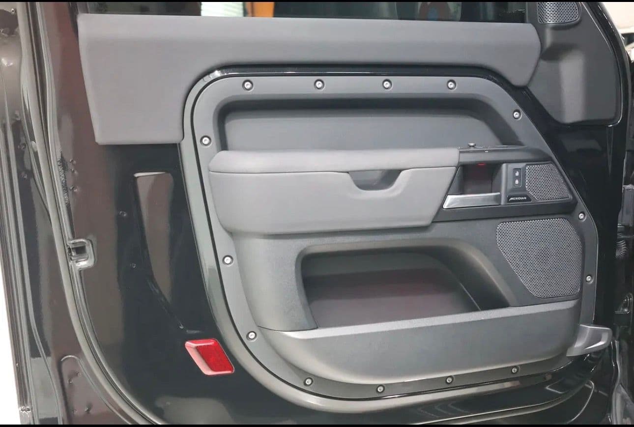 2023 Land Rover Defender 90 SE P 400  -GCC-spec vehicle  -Under warranty & service - Thumbnail 10