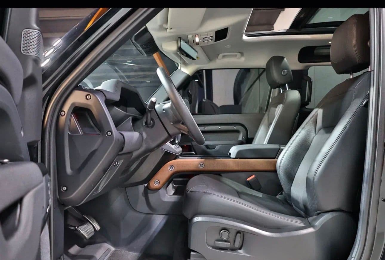 2023 Land Rover Defender 90 SE P 400  -GCC-spec vehicle  -Under warranty & service - Thumbnail 11