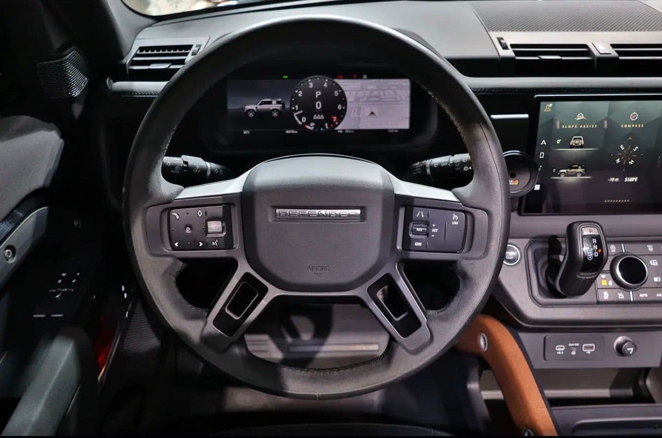 2023 Land Rover Defender 90 SE P 400  -GCC-spec vehicle  -Under warranty & service - Thumbnail 15
