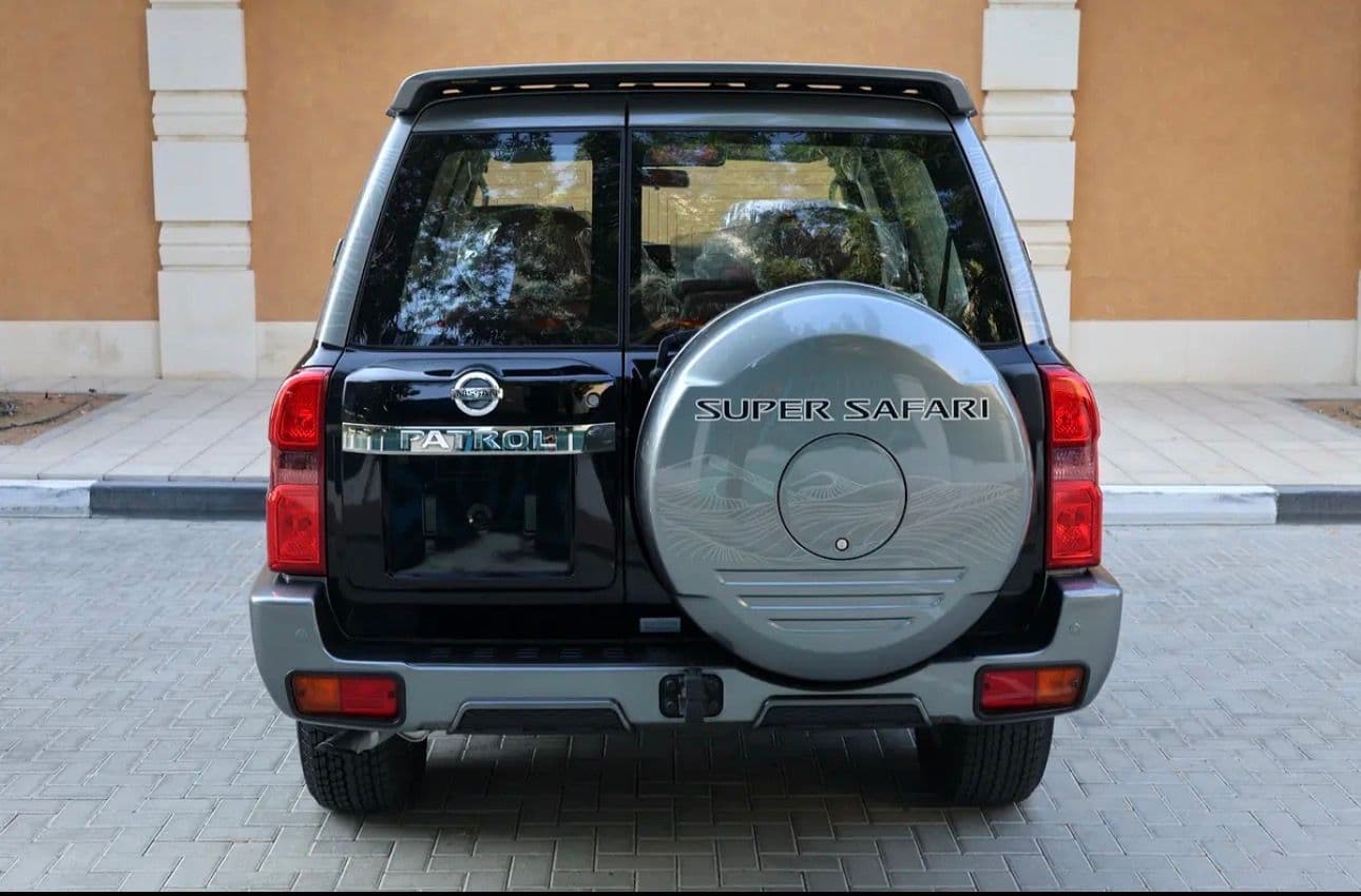  2024 Nissan Patrol Super Safari Al Ostoura edition-15000KM-gcc specs - Thumbnail 6