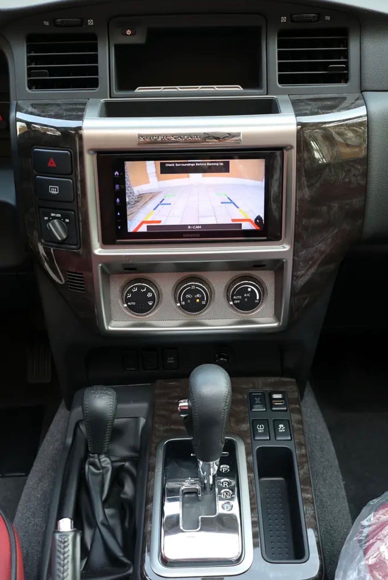  2024 Nissan Patrol Super Safari Al Ostoura edition-15000KM-gcc specs - Thumbnail 10