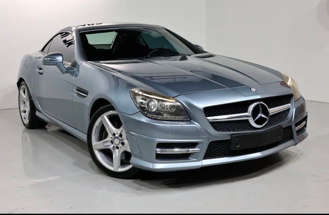2012 Mercedes-Benz SLK 200 BlueEFFICIENCY -GCC specifications -Pristine condition  - Thumbnail 2