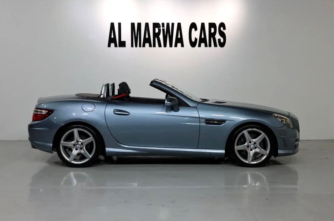 2012 Mercedes-Benz SLK 200 BlueEFFICIENCY -GCC specifications -Pristine condition  - Thumbnail 5