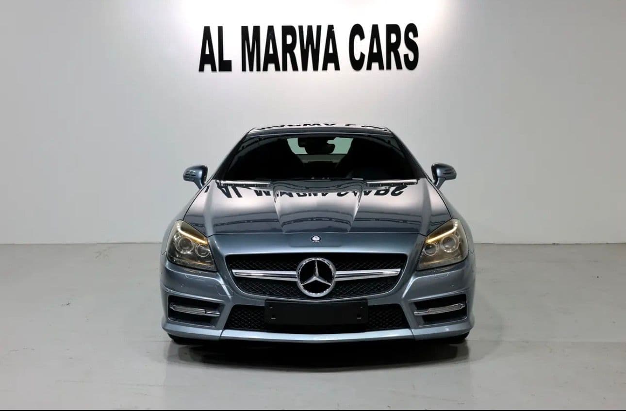 2012 Mercedes-Benz SLK 200 BlueEFFICIENCY -GCC specifications -Pristine condition  - Thumbnail 6