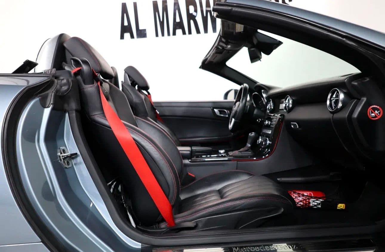 2012 Mercedes-Benz SLK 200 BlueEFFICIENCY -GCC specifications -Pristine condition  - Thumbnail 14