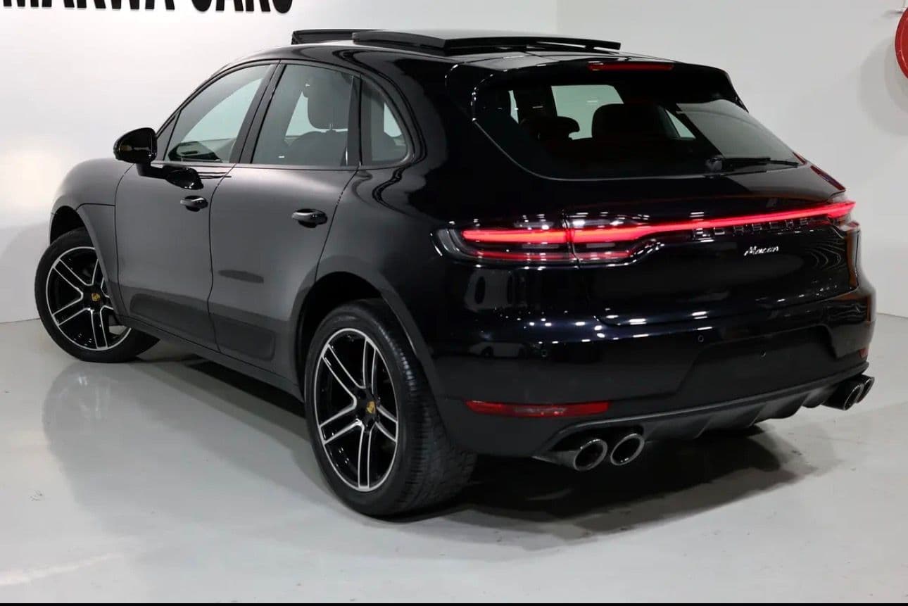 2020 Porsche Macan in pristine condition -GCC spec - Thumbnail 3