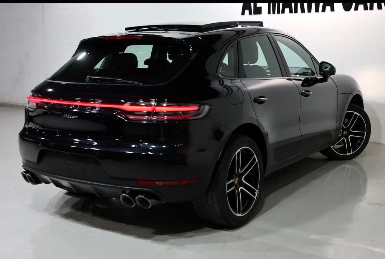 2020 Porsche Macan in pristine condition -GCC spec - Thumbnail 4