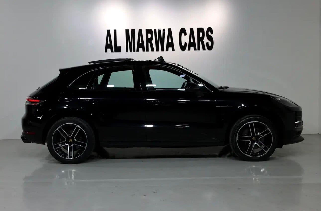 2020 Porsche Macan in pristine condition -GCC spec - Thumbnail 5