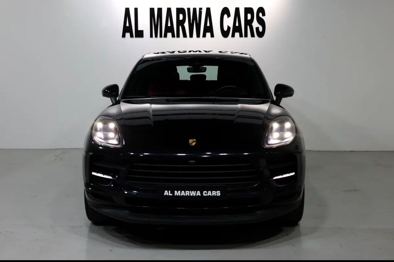 2020 Porsche Macan in pristine condition -GCC spec - Thumbnail 6
