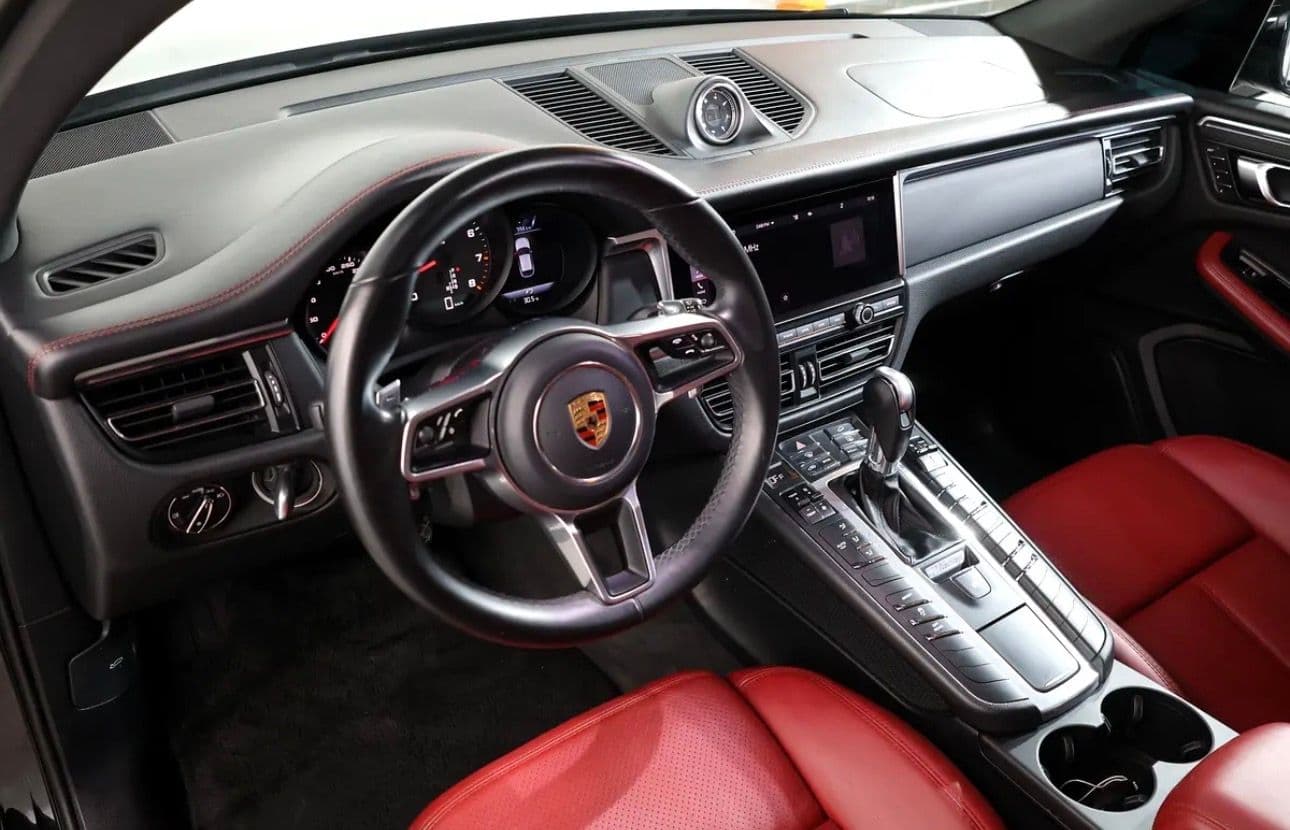 2020 Porsche Macan in pristine condition -GCC spec - Thumbnail 10