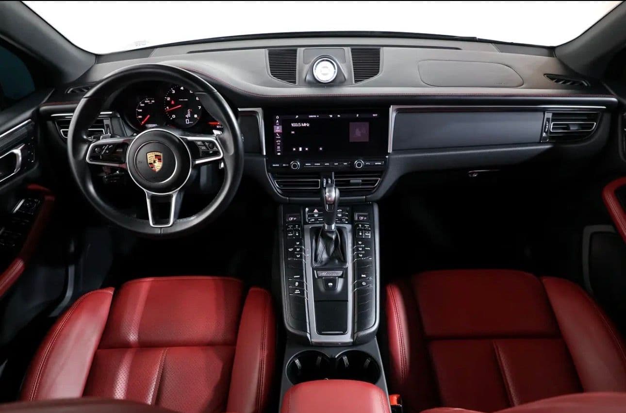 2020 Porsche Macan in pristine condition -GCC spec - Thumbnail 12