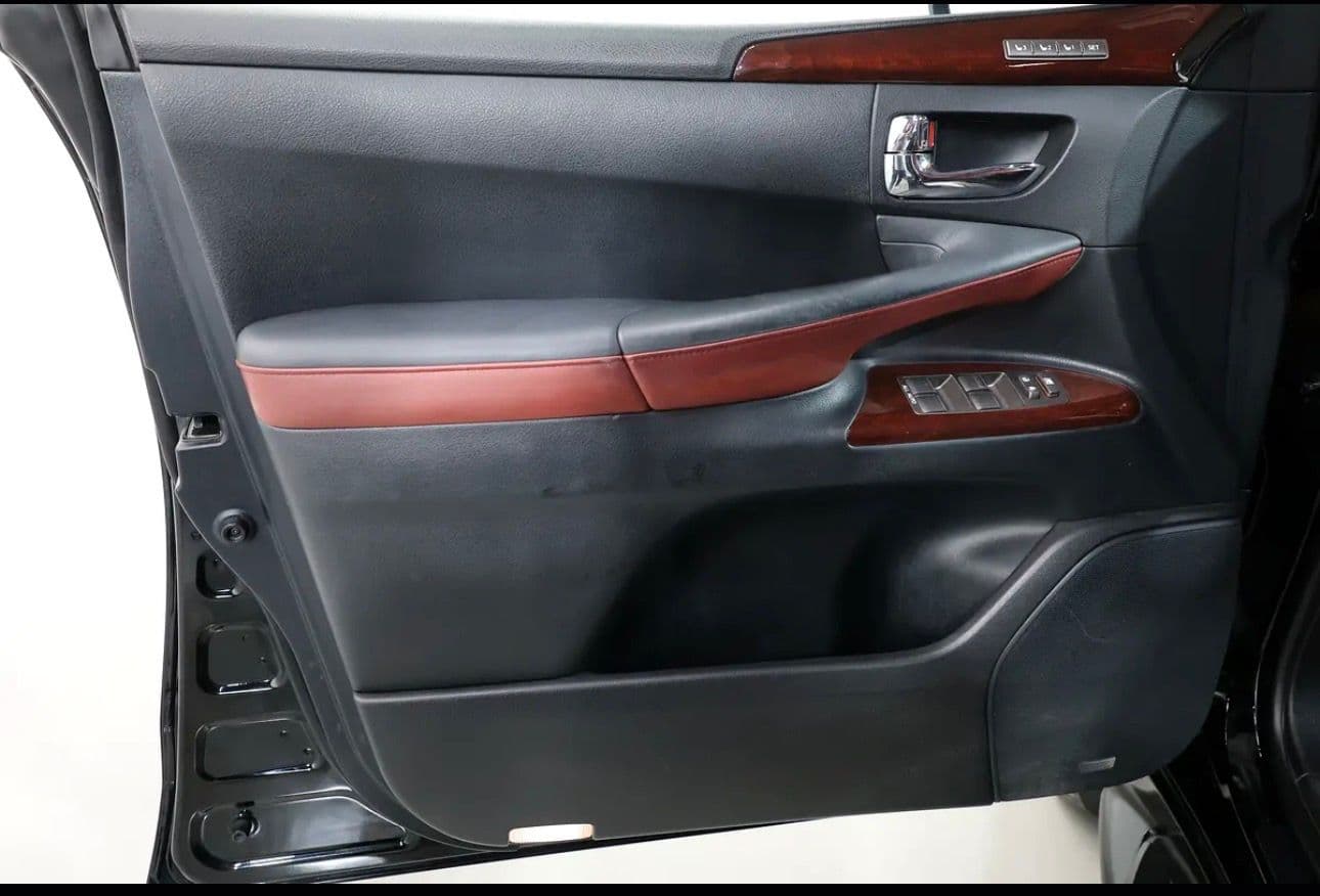 2015 Lexus LX 570 Signature -GCC Specs-219000km-Pristine condition - Thumbnail 8