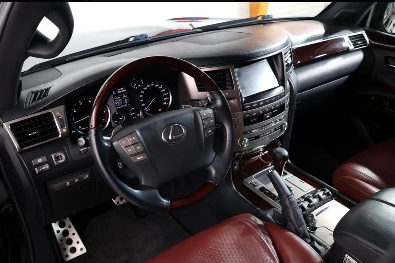 2015 Lexus LX 570 Signature -GCC Specs-219000km-Pristine condition - Thumbnail 10