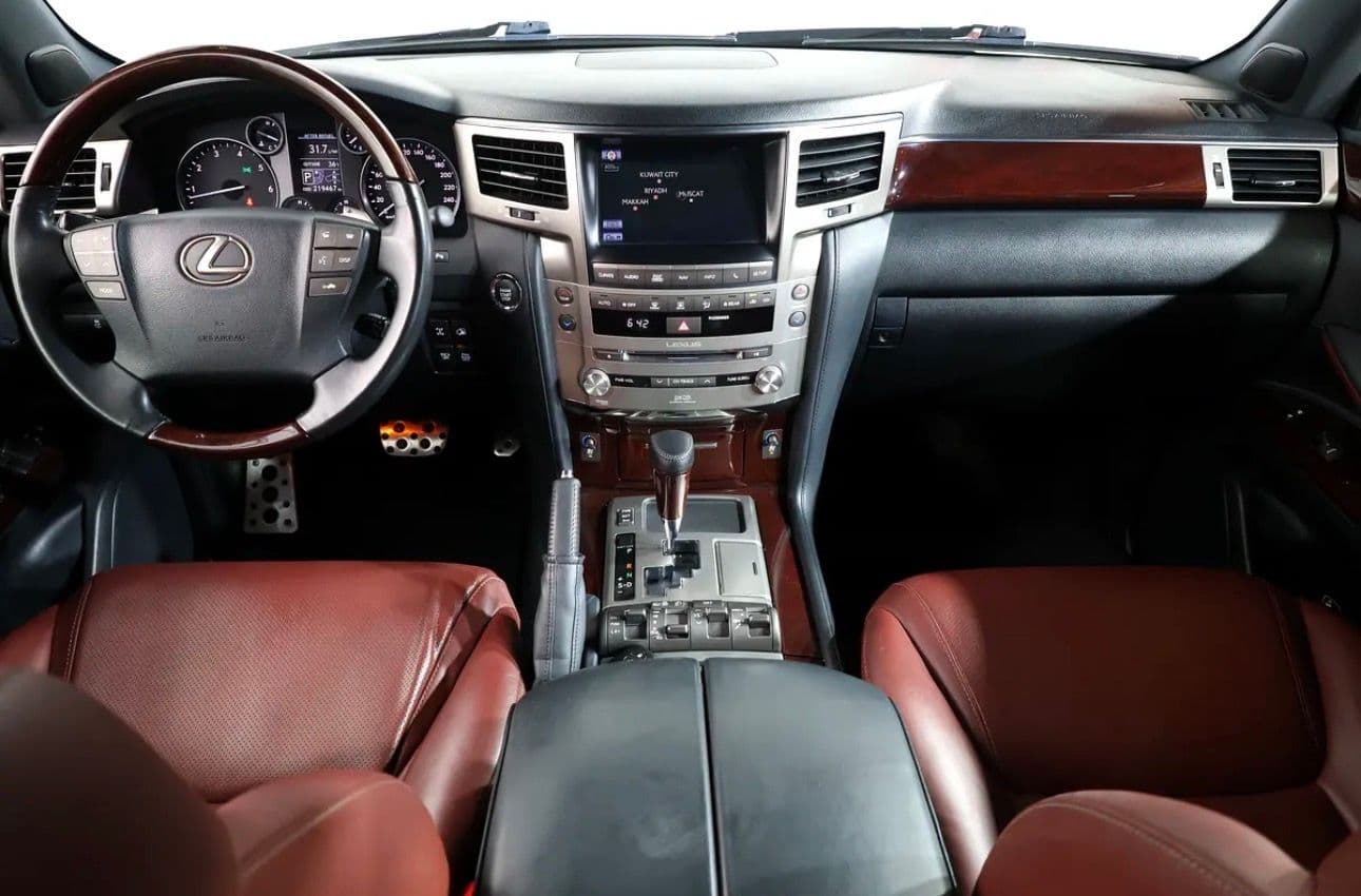 2015 Lexus LX 570 Signature -GCC Specs-219000km-Pristine condition - Thumbnail 11