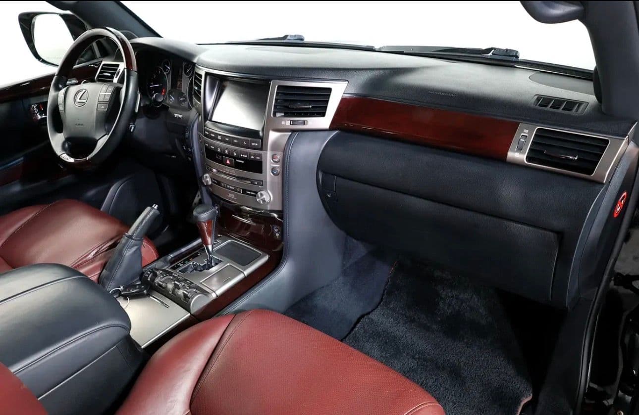 2015 Lexus LX 570 Signature -GCC Specs-219000km-Pristine condition - Thumbnail 14