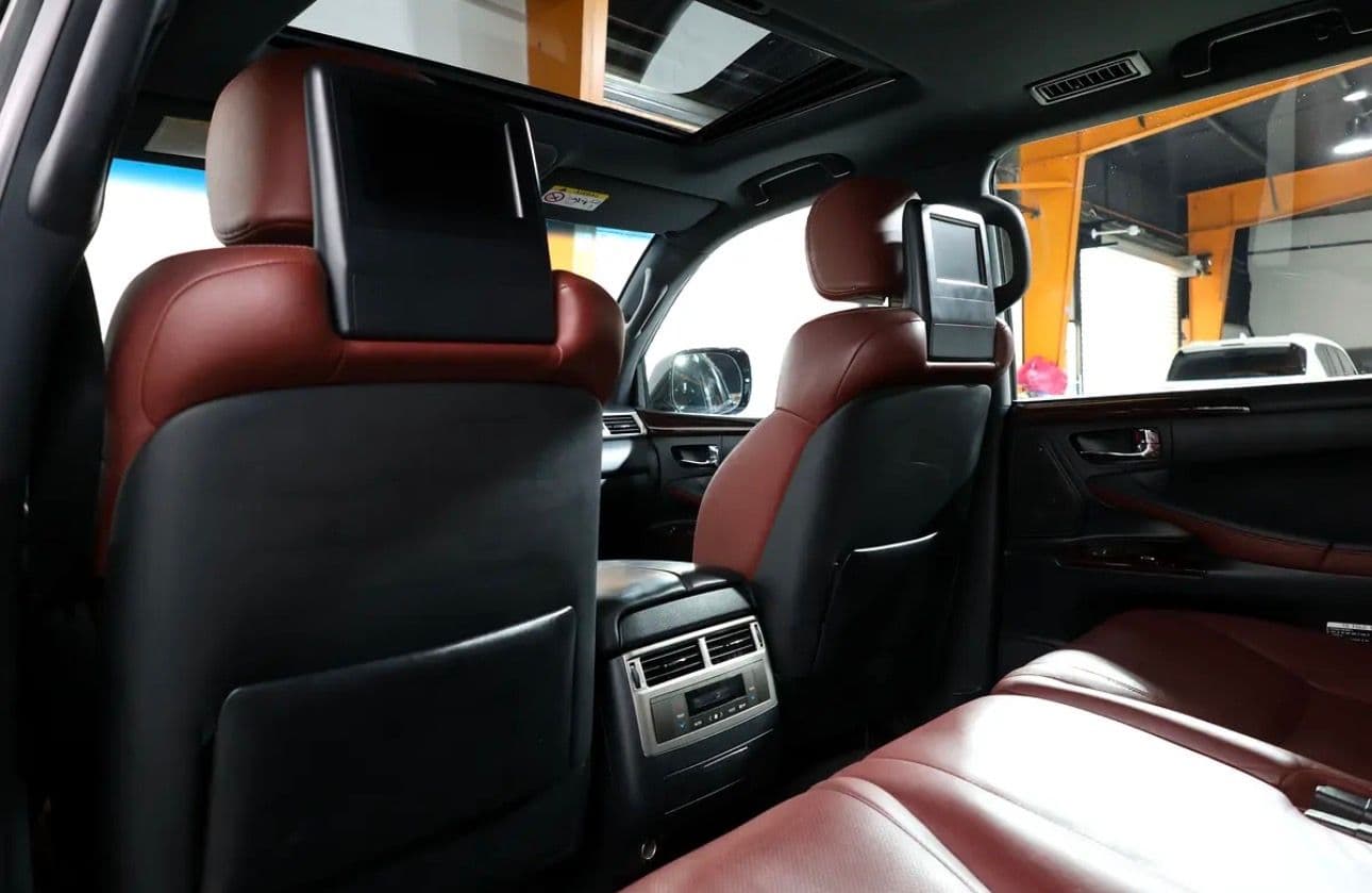 2015 Lexus LX 570 Signature -GCC Specs-219000km-Pristine condition - Thumbnail 15