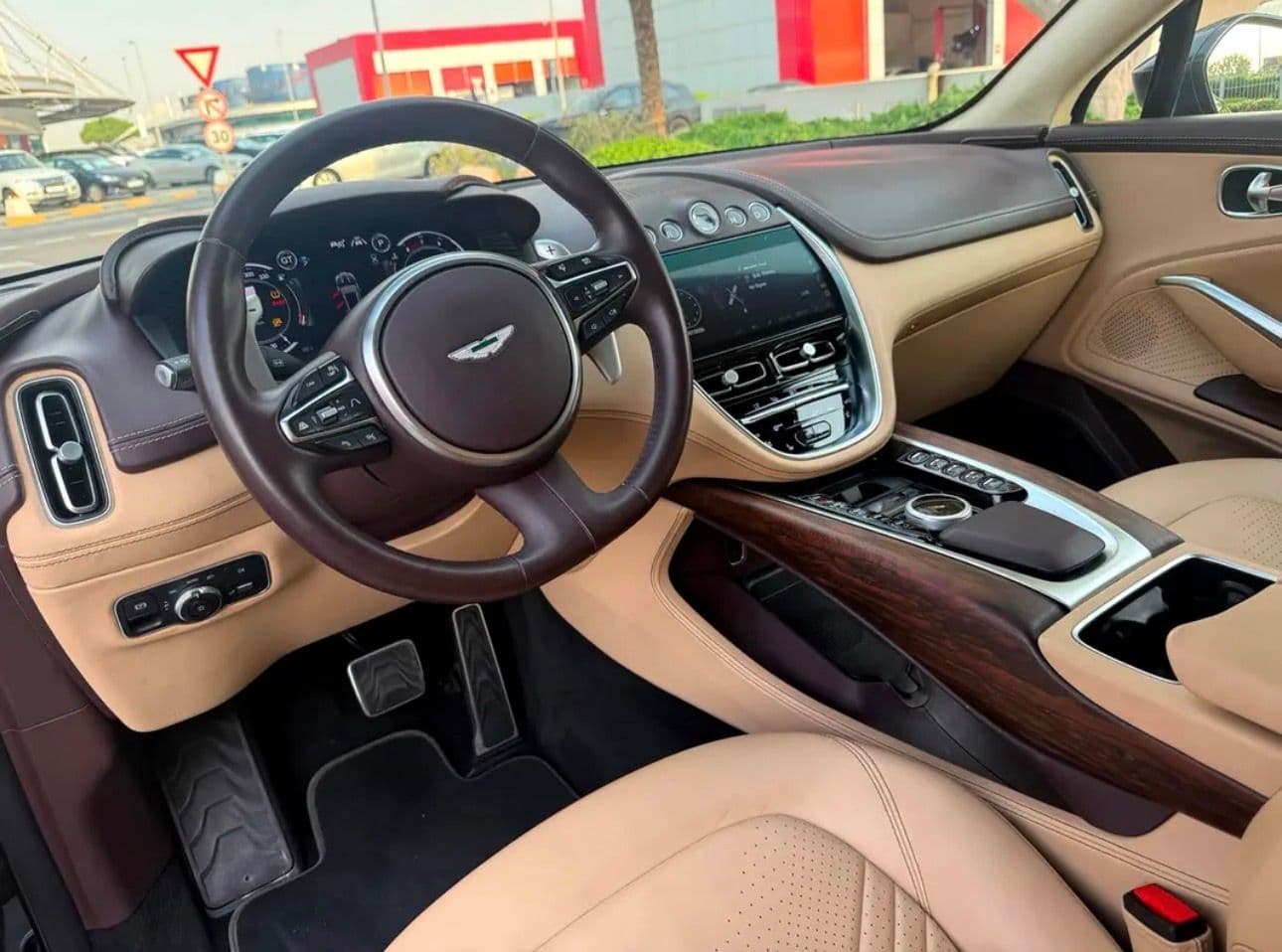 Aston martin DBX 550-2022-American specs - Thumbnail 13