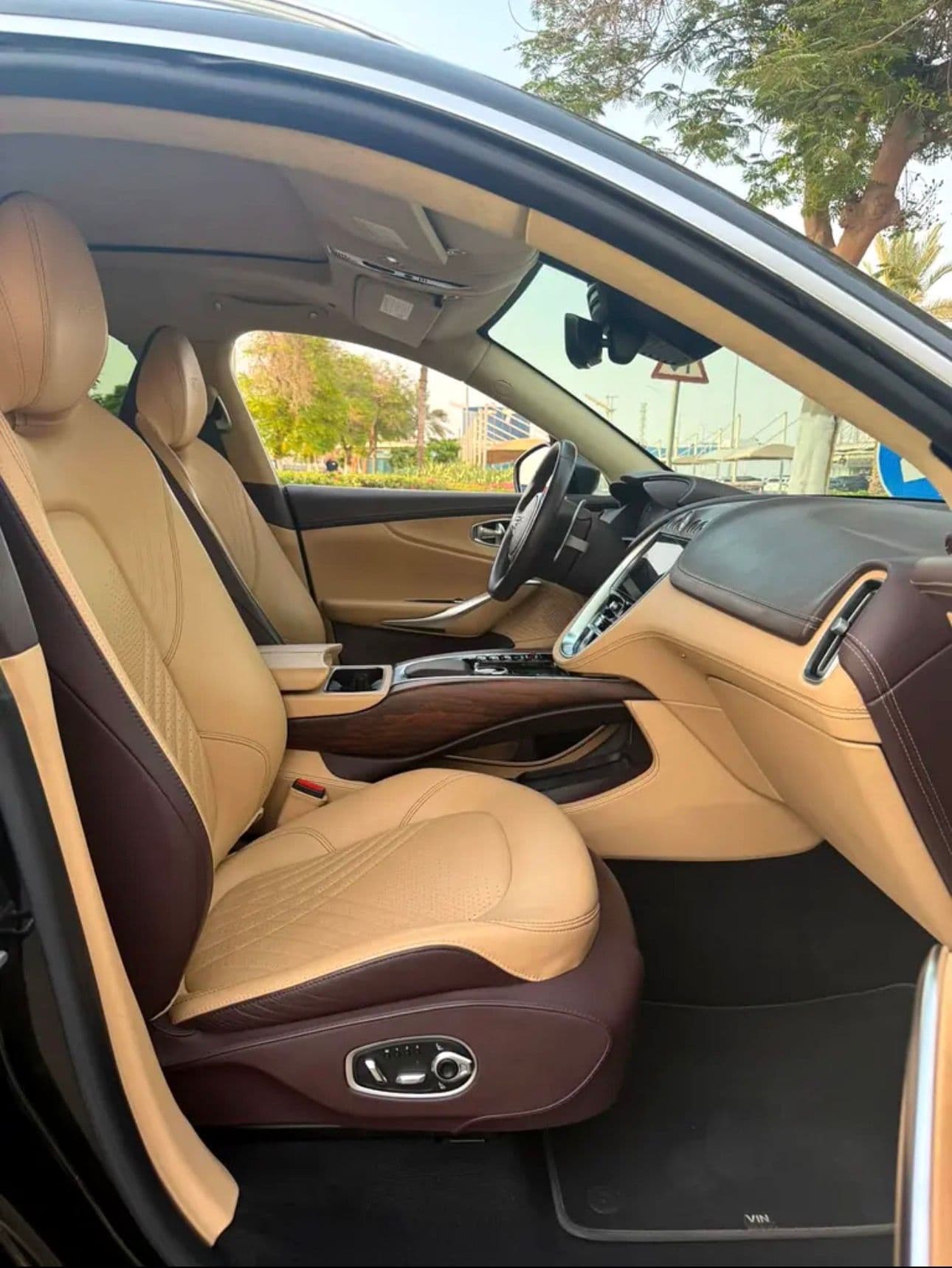Aston martin DBX 550-2022-American specs - Thumbnail 14
