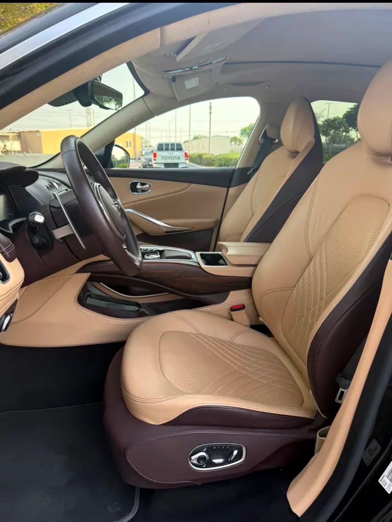 Aston martin DBX 550-2022-American specs - Thumbnail 9
