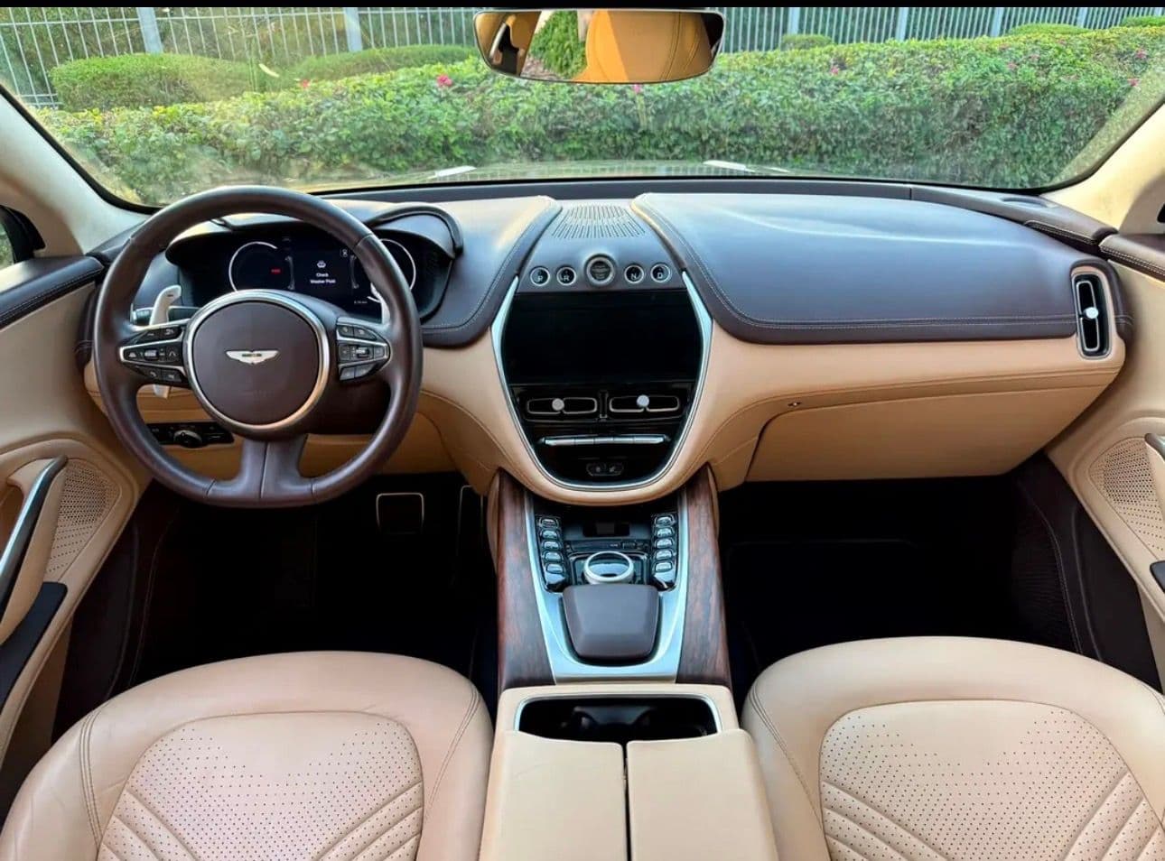 Aston martin DBX 550-2022-American specs - Thumbnail 12