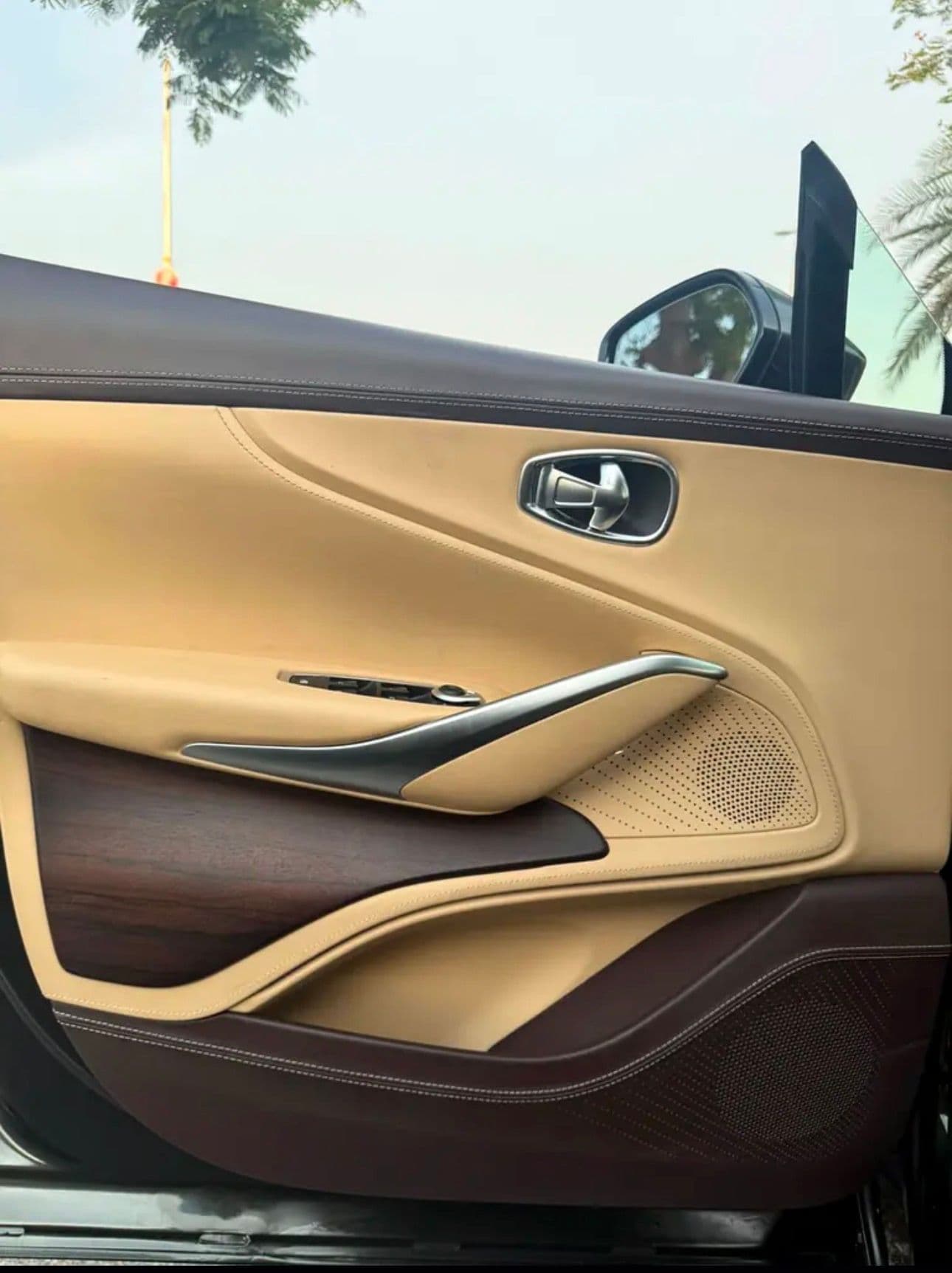 Aston martin DBX 550-2022-American specs - Thumbnail 7