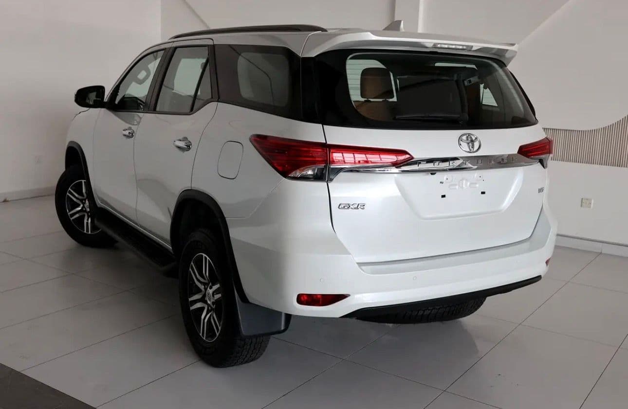 2023 Toyota Fortuner GXR 4.0 liter V 6  -46000km - GCC-spec SUV  - pristine condition -Under warranty - Thumbnail 3