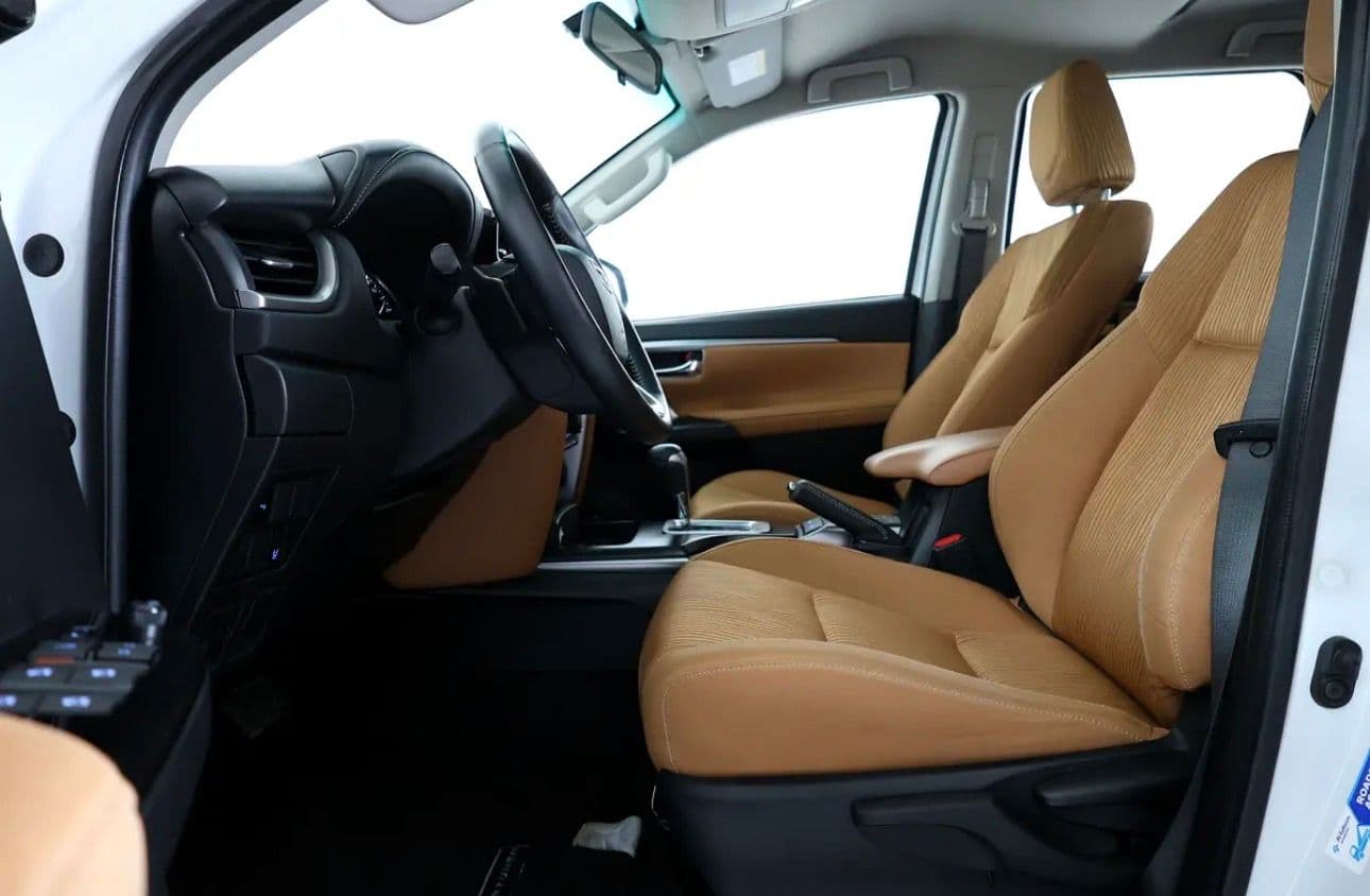 2023 Toyota Fortuner GXR 4.0 liter V 6  -46000km - GCC-spec SUV  - pristine condition -Under warranty - Thumbnail 9