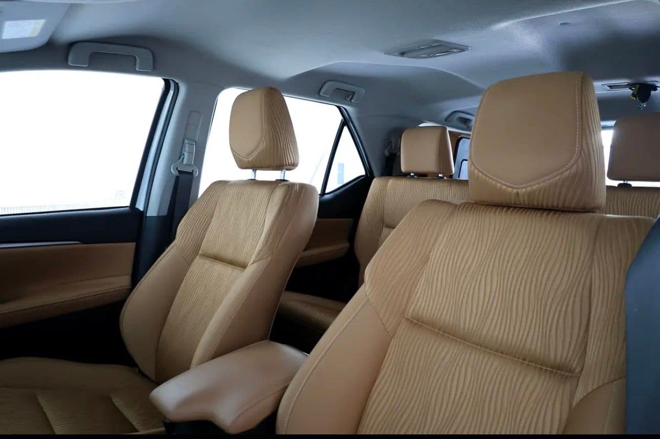 2023 Toyota Fortuner GXR 4.0 liter V 6  -46000km - GCC-spec SUV  - pristine condition -Under warranty - Thumbnail 10