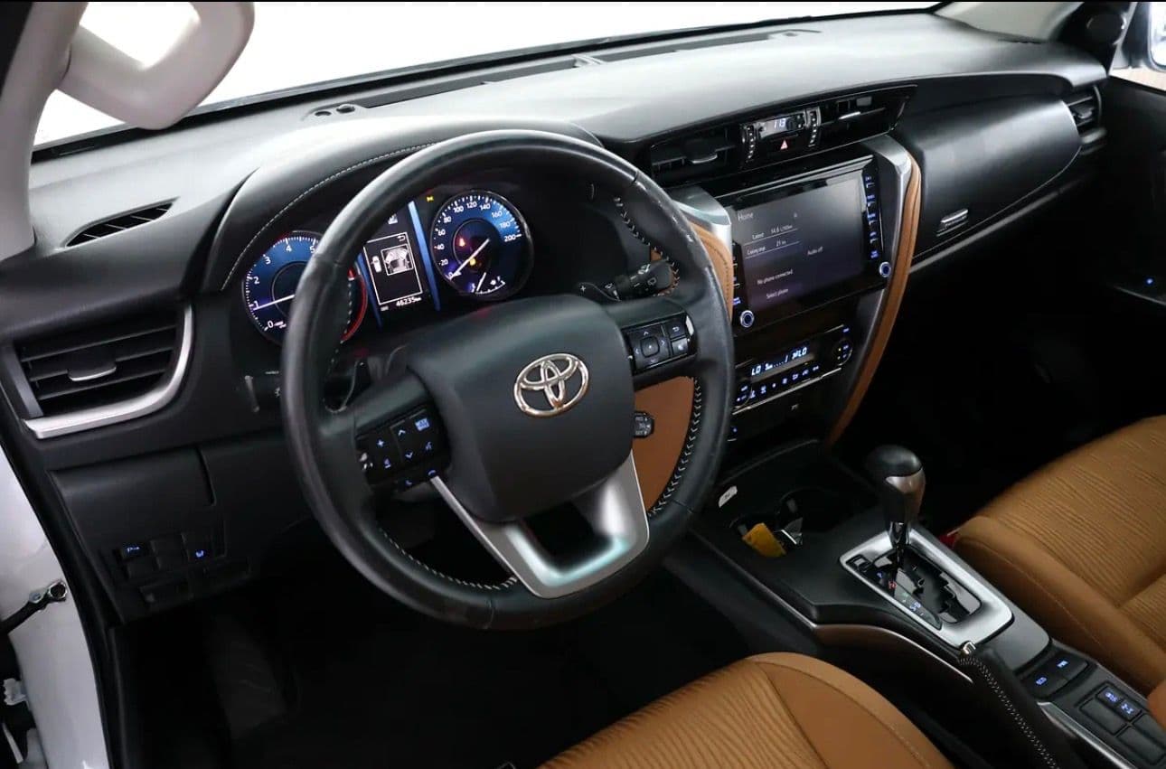 2023 Toyota Fortuner GXR 4.0 liter V 6  -46000km - GCC-spec SUV  - pristine condition -Under warranty - Thumbnail 11