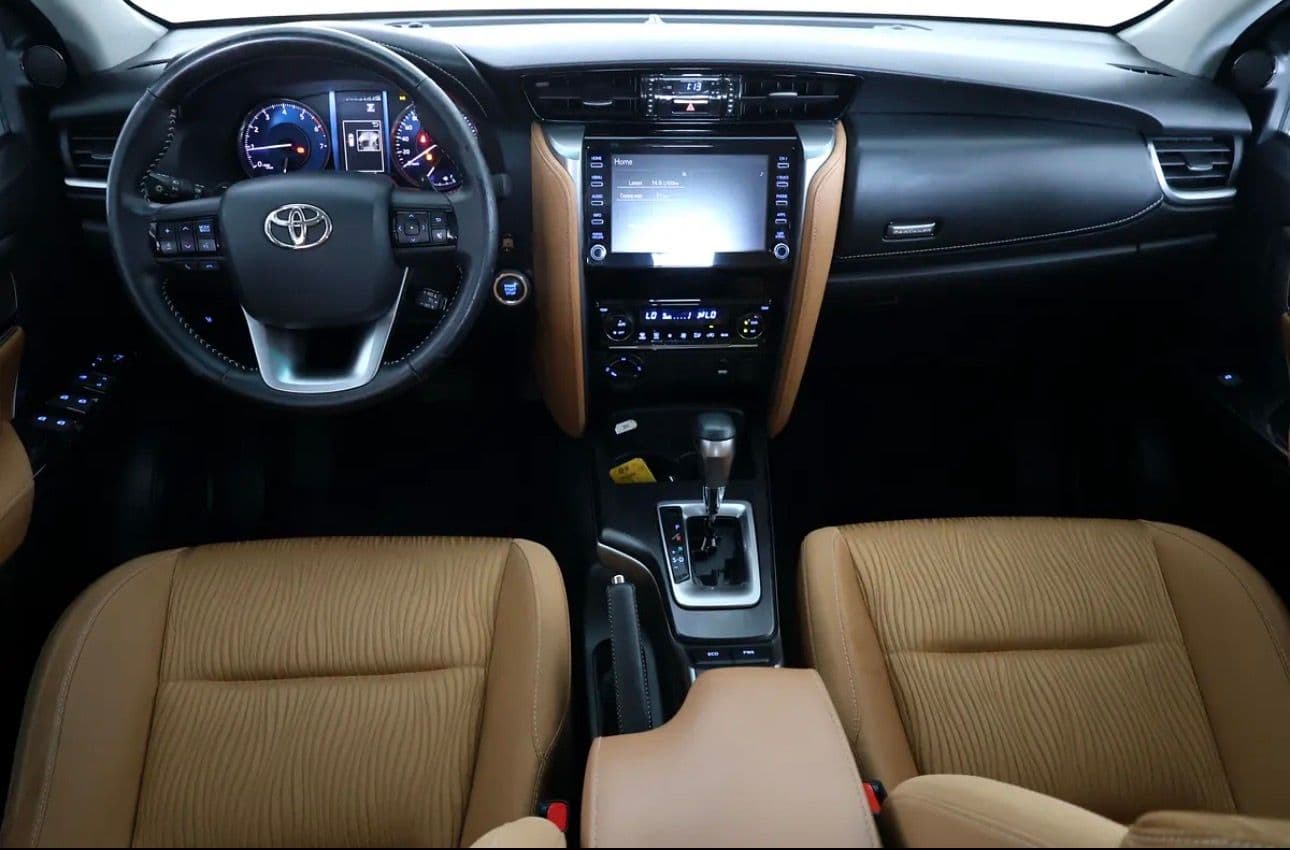 2023 Toyota Fortuner GXR 4.0 liter V 6  -46000km - GCC-spec SUV  - pristine condition -Under warranty - Thumbnail 12