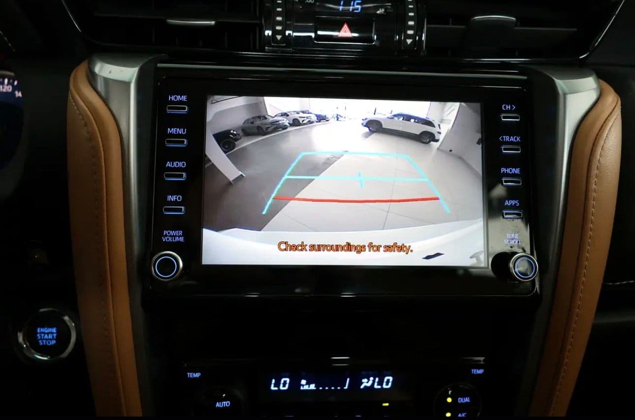 2023 Toyota Fortuner GXR 4.0 liter V 6  -46000km - GCC-spec SUV  - pristine condition -Under warranty - Thumbnail 13