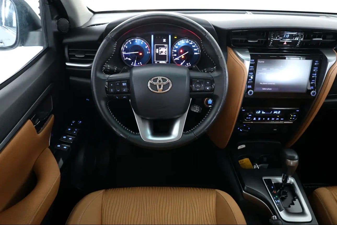 2023 Toyota Fortuner GXR 4.0 liter V 6  -46000km - GCC-spec SUV  - pristine condition -Under warranty - Thumbnail 14