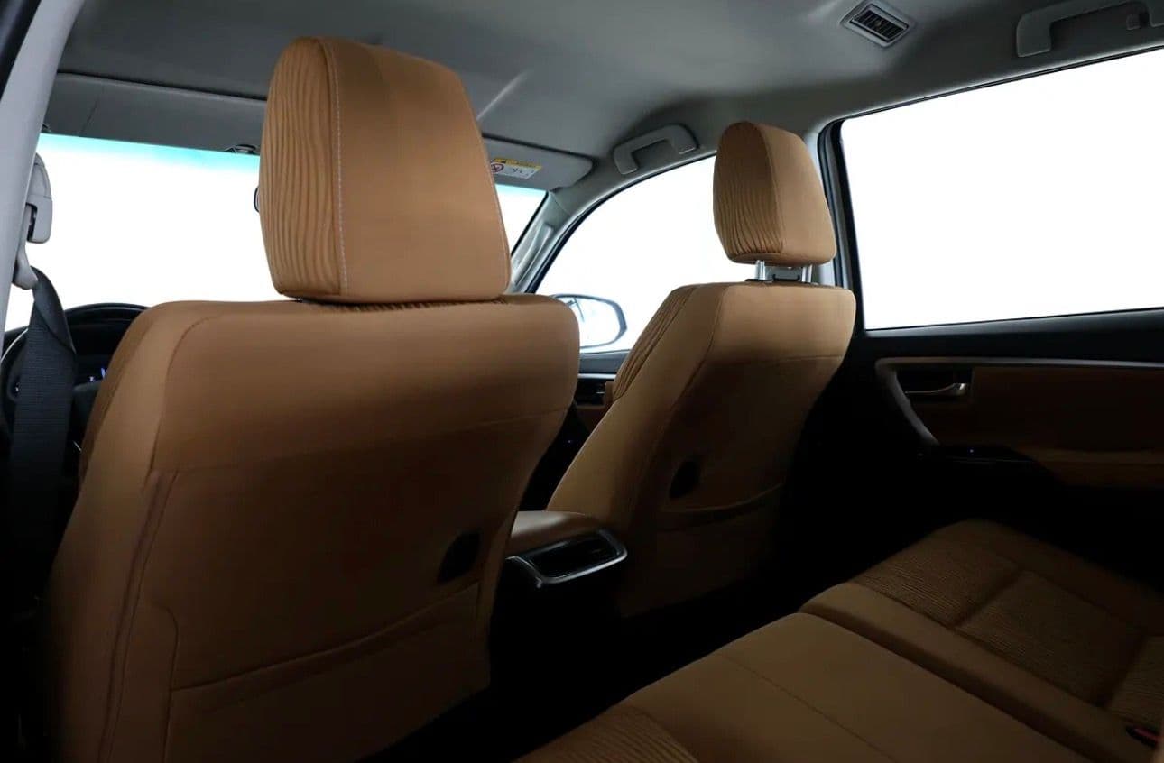 2023 Toyota Fortuner GXR 4.0 liter V 6  -46000km - GCC-spec SUV  - pristine condition -Under warranty - Thumbnail 17