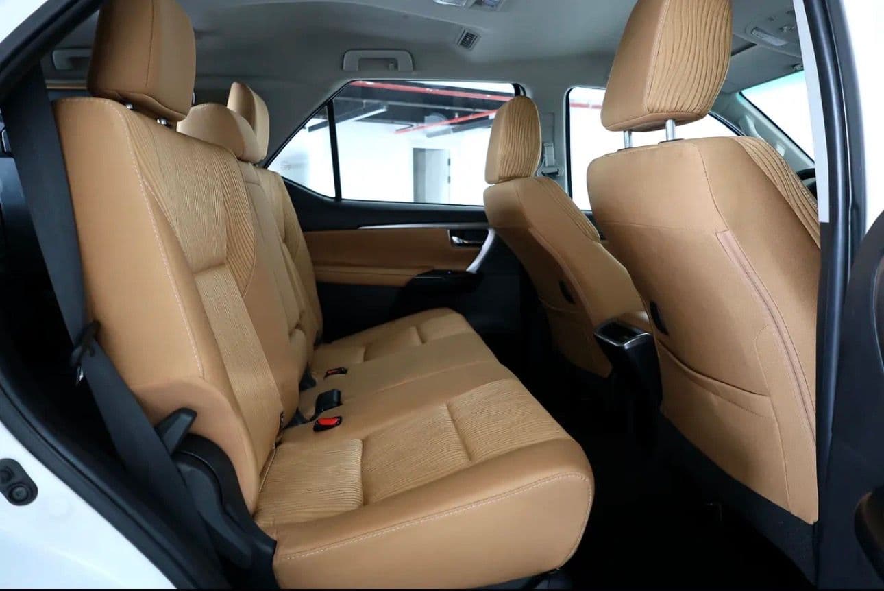 2023 Toyota Fortuner GXR 4.0 liter V 6  -46000km - GCC-spec SUV  - pristine condition -Under warranty - Thumbnail 18
