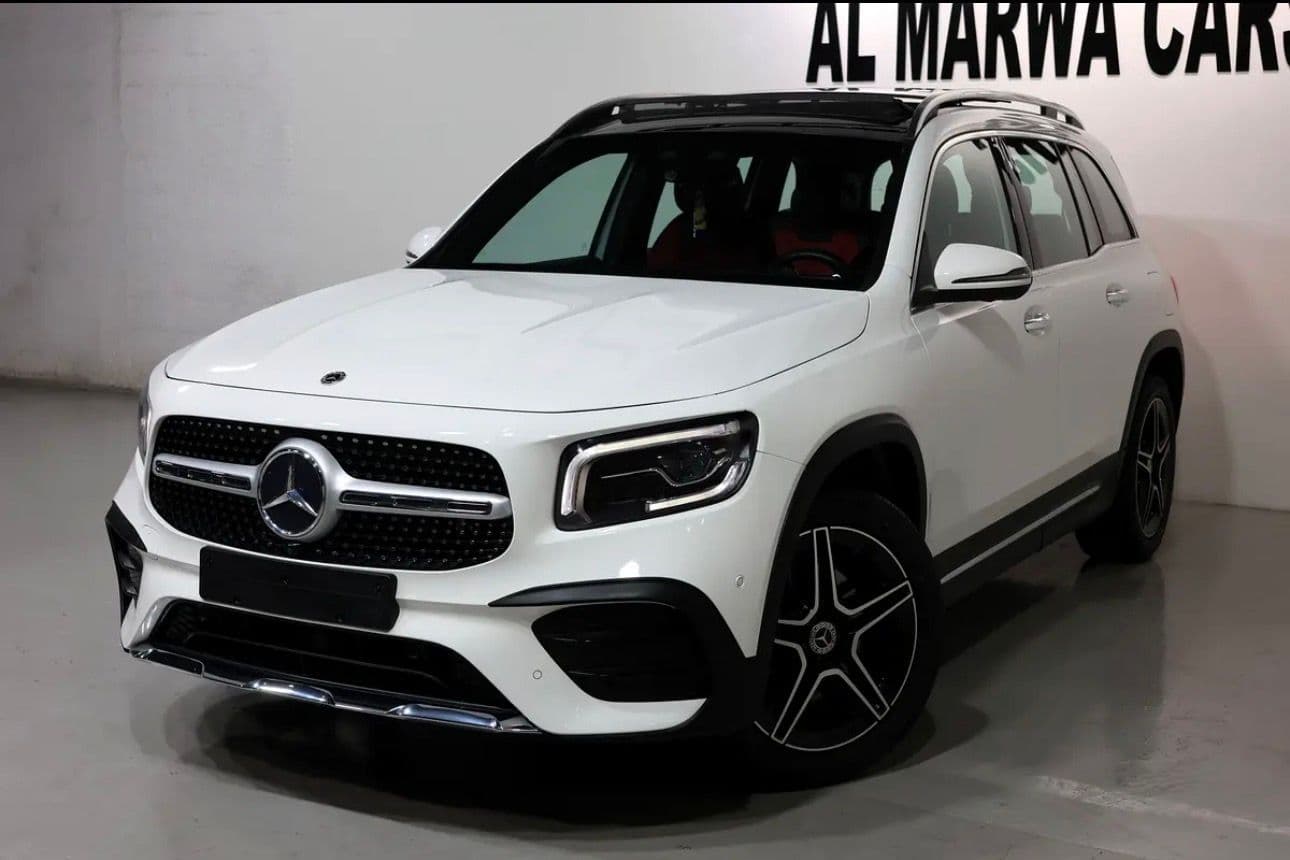 2023 Mercedes GLB 250 4MATIC I GARGASH WARRANTY + SERVICE CONTRACT  | GCC Specs I ACCIDENTS FREE - Image 1