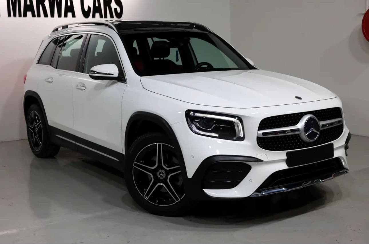 2023 Mercedes GLB 250 4MATIC I GARGASH WARRANTY + SERVICE CONTRACT  | GCC Specs I ACCIDENTS FREE - Thumbnail 2