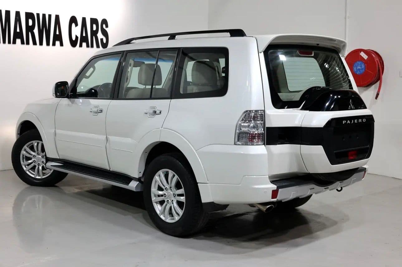 2016 Mitsubishi Pajero GLS Top Line  - accidents free -GCC Specs - Thumbnail 3