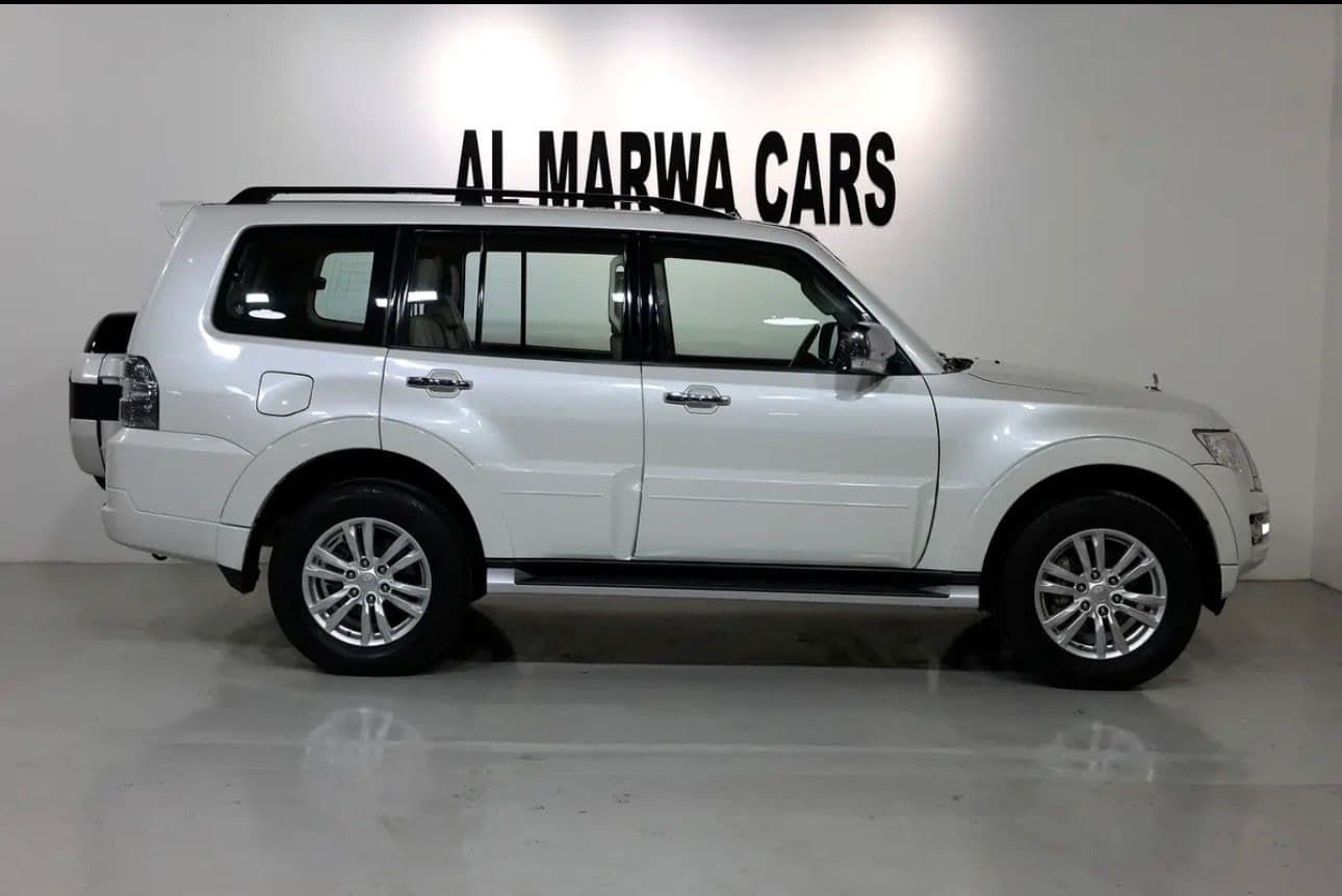 2016 Mitsubishi Pajero GLS Top Line  - accidents free -GCC Specs - Thumbnail 7