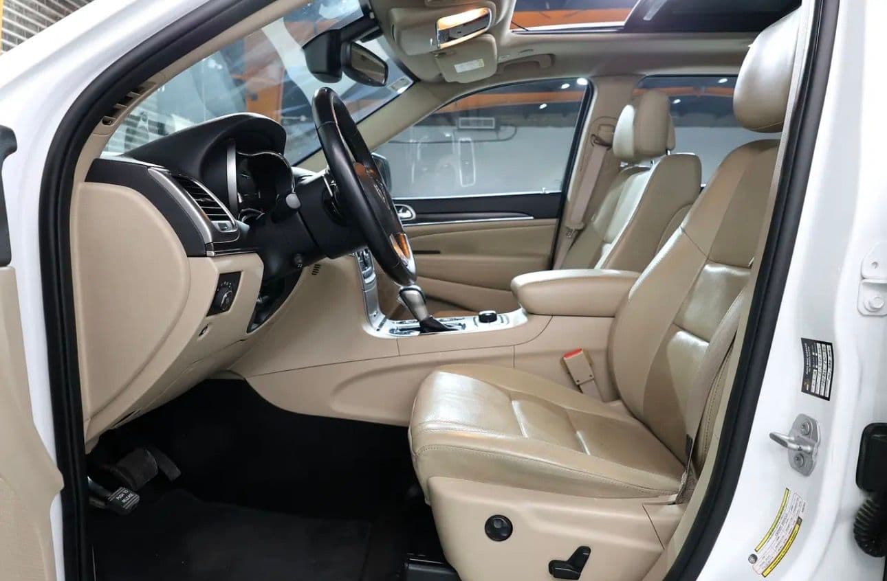 2018 Jeep Grand Cherokee Limited in excellent condition  - GCC  - Thumbnail 8