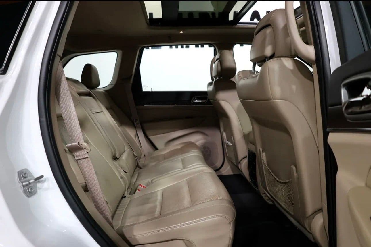 2018 Jeep Grand Cherokee Limited in excellent condition  - GCC  - Thumbnail 12